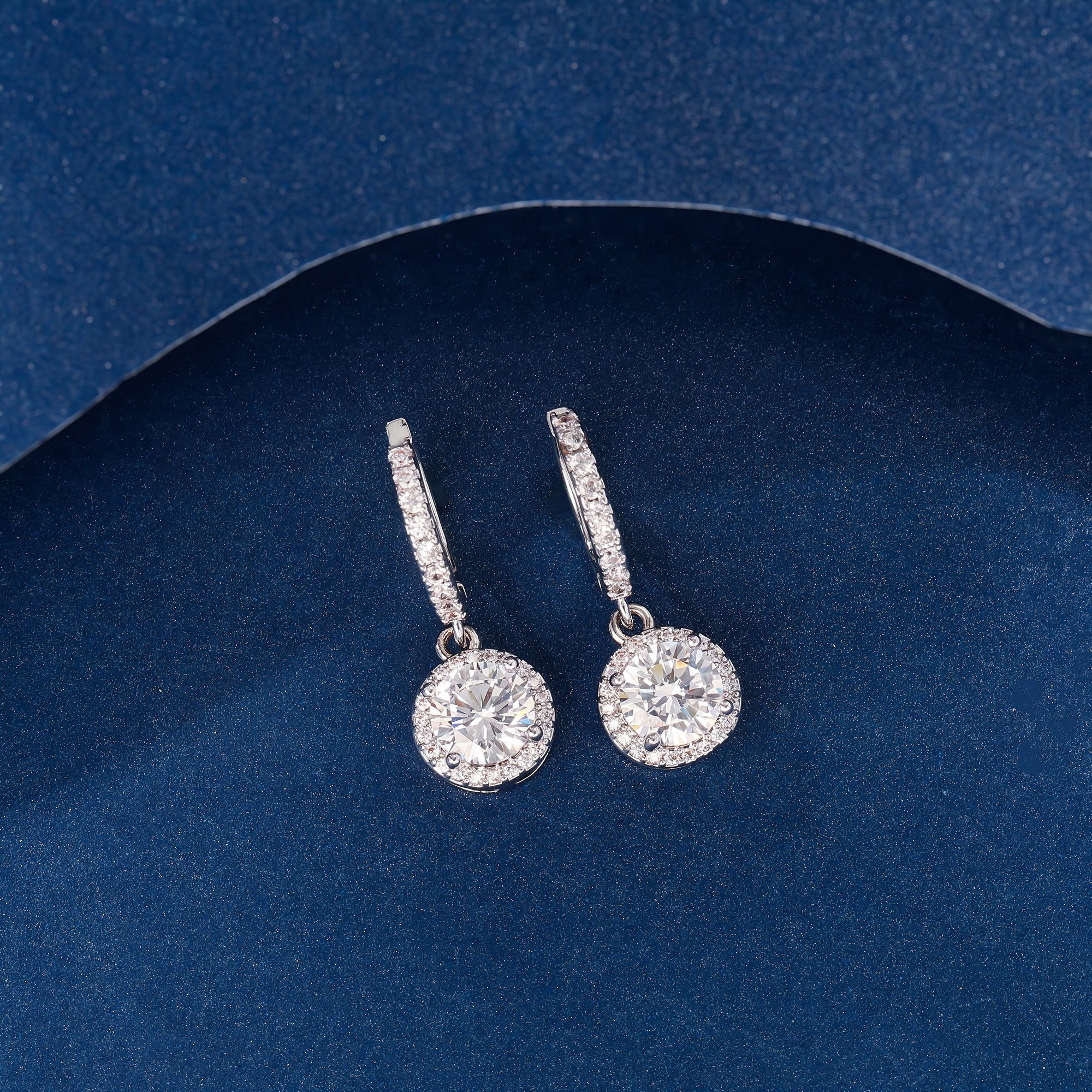 925 Sterling Silvery with Silvery 0.28 oz Of Women's Moissanite Round Pendant Earrings, Exquisite And Elegant Fashion Trend, The Perfect Gift for Family, Friends And Partners On Birthdays, Holidays And Anniversaries, Comes with A Beautiful Gift Box.