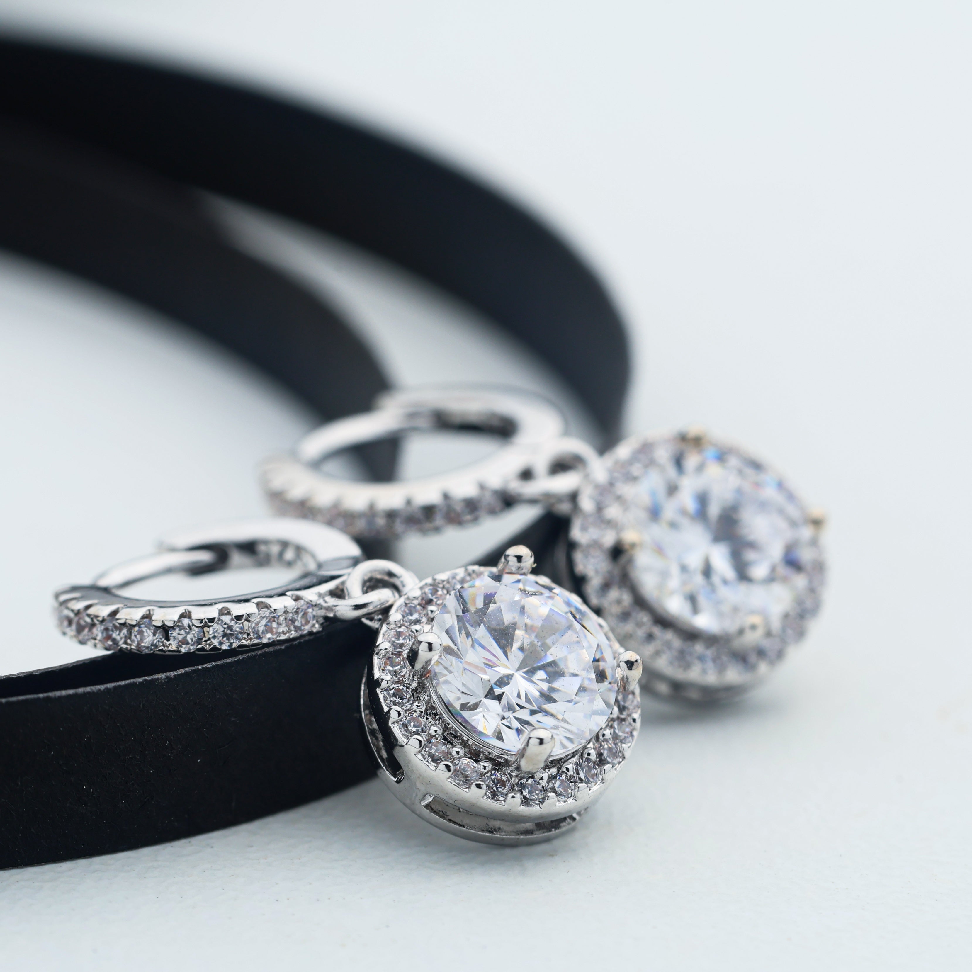925 Silver Fashionable Elegant 1ct Moissanite Pendant Earrings are the best gift for women on anniversary, birthday, engagement, commitment, Valentine's Day, Christmas or wedding celebration, gift box