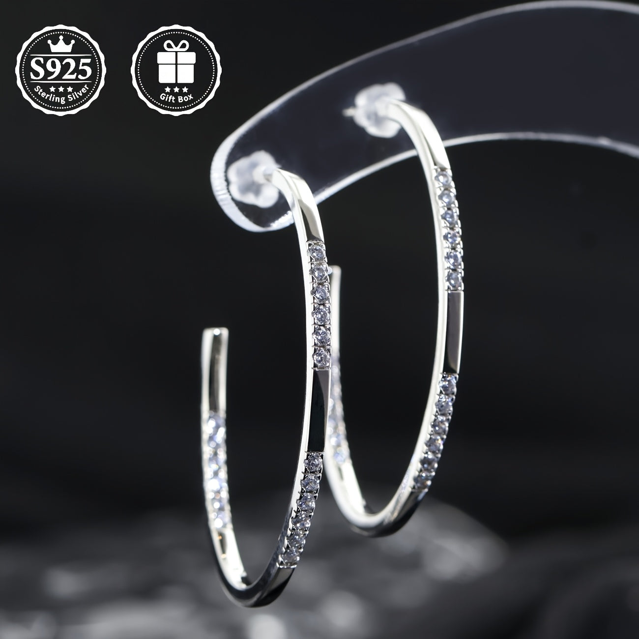 A Pair Of Stud Earrings with Moissanite Moissanite Inlaid In S925 Silver Material. These Are Fashionable And Elegant Stud Earrings for Ladies, Which Can Be Worn Daily Or Given As A Gift. The Perfect Present for Family Members, Friends, Or Lovers.